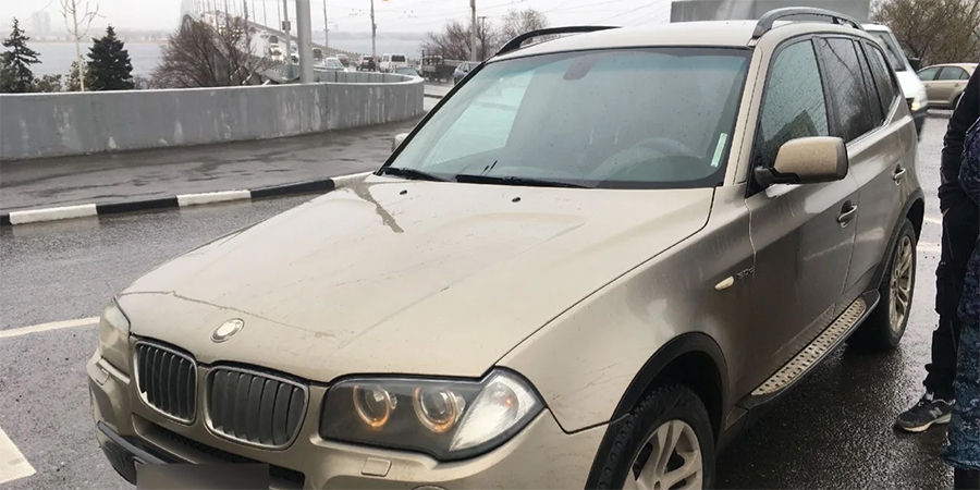 Саратовец рискует лишиться премиального автомобиля из-за долга перед дочерью в миллион рублей Саратовец рискует лишиться премиального автомобиля из-за долга перед дочерью в миллион рублей